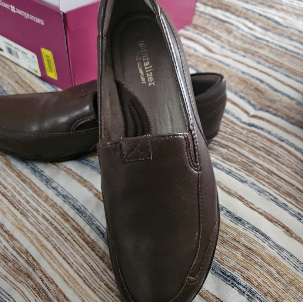 Naturalizer shoes - Picture 3 of 3